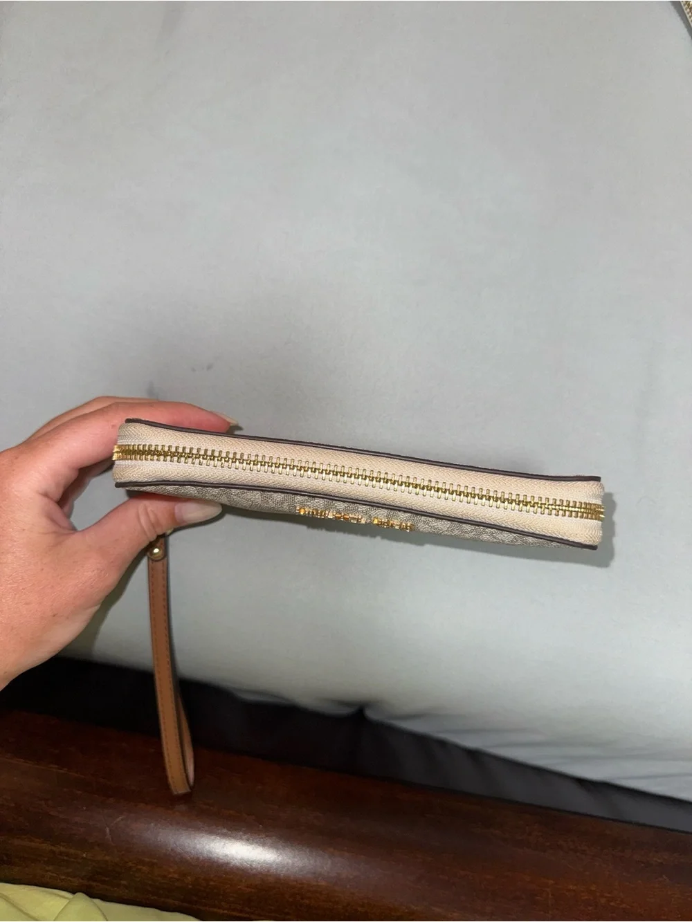 Michael Kors Beige/Tan MK Signature Zip Wristlet